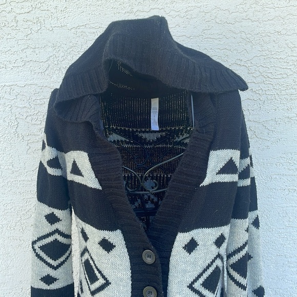 Firefly Button up Hooded Cardigan - Picture 2 of 8